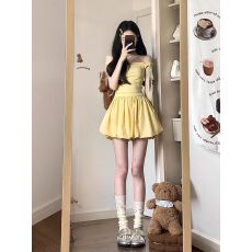 批发鹅黄色蝴蝶结系带吊带<b class='q'>连衣裙</b>女夏初恋甜美设计感a字花苞蓬蓬短裙