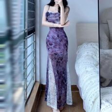 批发甜辣纯欲紫色夏日绝美显身材<b class='q'>连衣裙</b>女收腰包臀吊带裙度假蕾丝长裙