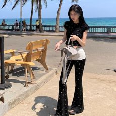 批发韩系chic超好看套<b class='q'>装</b>女夏季新款掐腰镂空短袖<b class='q'>t</b><b class='q'>恤</b>+喇叭<b class='q'>裤</b><b class='q'>辣妹</b>两件套