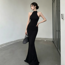 批发辣妹连衣裙超长款修身<b class='q'>性感</b>显身材挂脖网红背心长裙<b class='q'>夜店</b>蹦迪女装夏