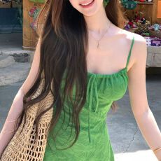 批发法式复古海边度假绿色无袖吊带连衣裙子女春夏季新款抹胸显瘦短裙