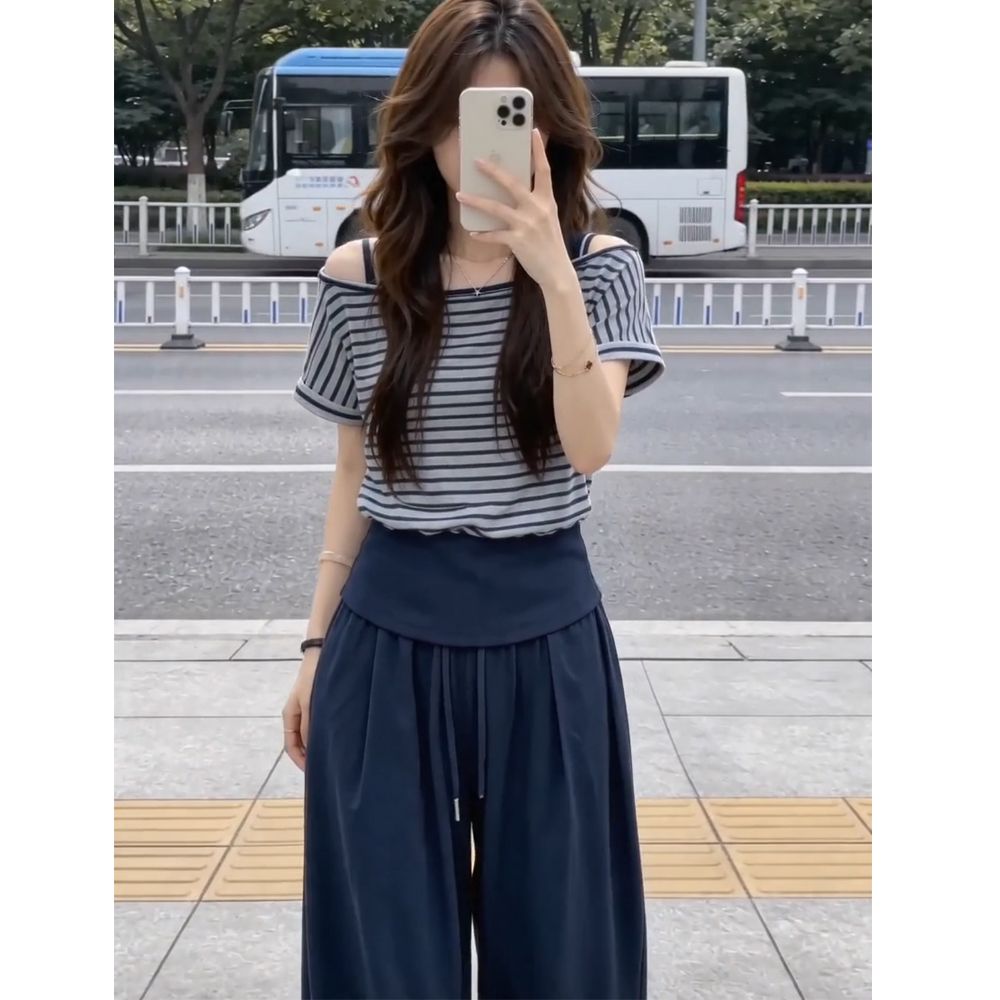 한 부서 캐주얼 튀김 거리 세트 여성 2026 여름 새로운 페이크 레이어드 스트라이프 오프숄더 맨위 와이드 레그 팬츠