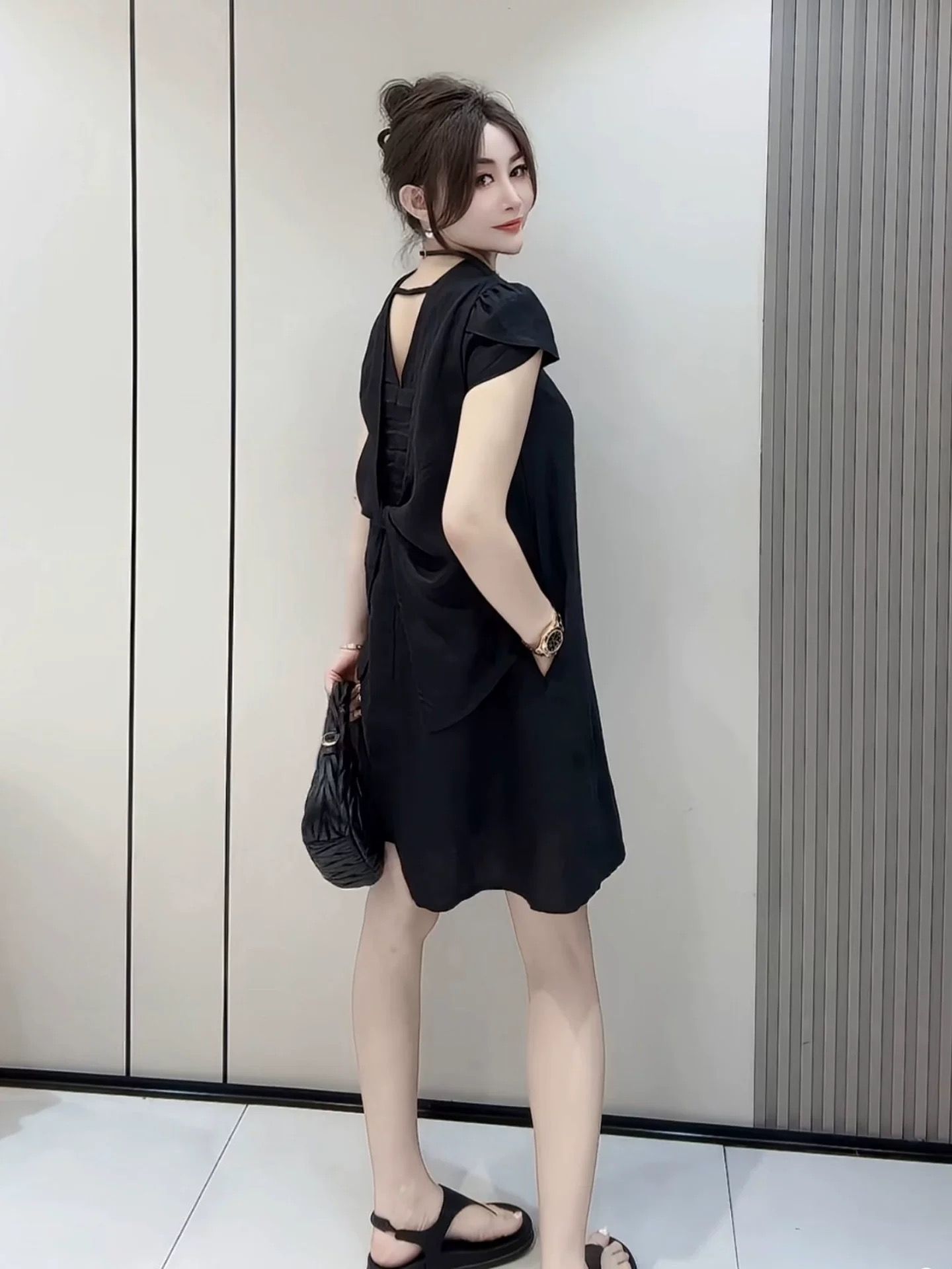 나비 매듭 아름다움 뒤로 반팔 드레스 2026 여름 새로운 루즈핏 패션 한국 스타일 캐주얼 표지 고기 V넥 미니 스커트