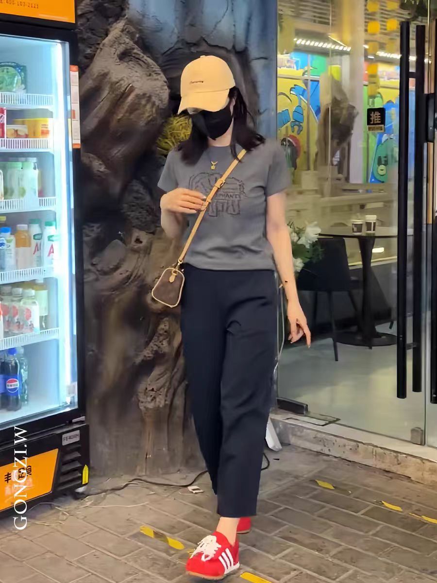 여름 연령 감소 착용 가져 가라. 전체 집합 고급 센스 패션 프린트 티셔츠 여성 스트레이트 슬림해 보이는 9 포인트 캐주얼 바지 세트