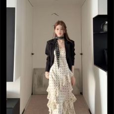 批发法式温柔茶歇淑女黑色<b class='q'>西装外套</b>+不规则设计感波点吊带裙两件套装