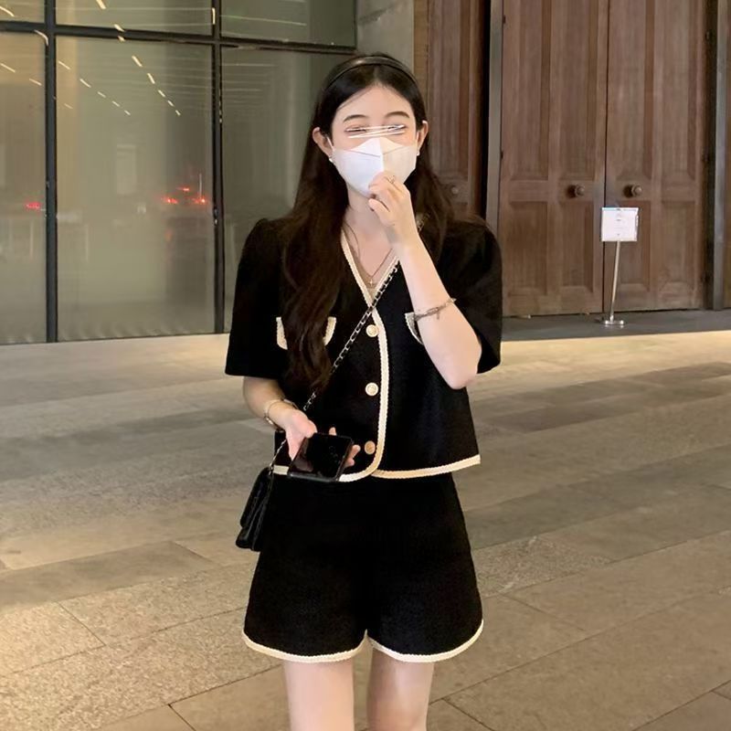 작은 샤넬 스타일 반팔 재킷 여성 의류 디자인 센스 작은 대중 여름 품격 여성 의류 작은 샤넬 스타일 세트 투피스 세트 트렌디