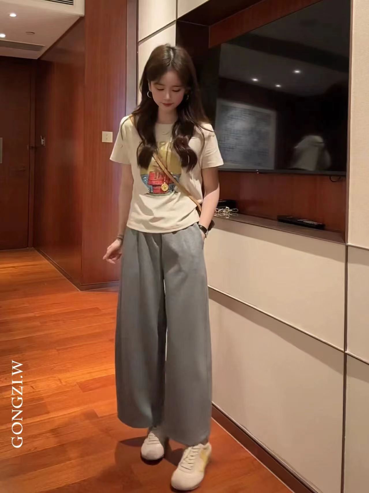 초여름 고유 한 아름다운 작은 세트 고급 센스 패션 프린트 반팔 티셔츠 스트레이트 슬림해 보이는 캐주얼 바지 투피스 세트
