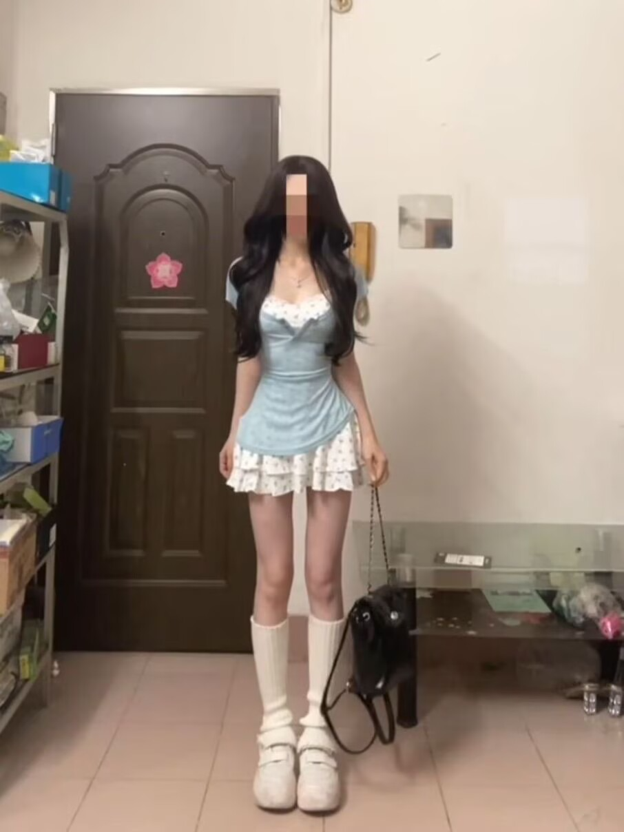 벨트 가슴 패드 세트 여자 순수한 욕망 바람 핫걸 u 칼라 반팔 허리 수축 슬림해 보이는 꽃무늬 드레스 투피스 세트