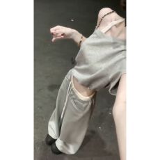 批发灰色斜肩短袖上衣短款T恤女夏季休闲撞色抽绳长裤阔腿裤<b class='q'>套装</b>