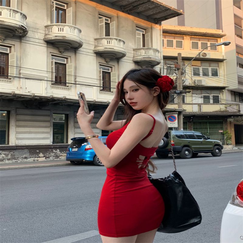 나만의 것을 가져와 라. 가슴 패드 나비 자수 슬립 여성 드레스 여름 작은 키 섹시함 백리스 몸매 가꾸기 슬림해 보이는 타이트 스커트