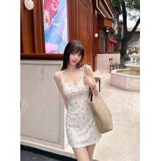 批发法式甜心碎花吊带连衣裙女夏季新款温柔<b class='q'>甜美</b>修身显瘦纯欲包臀短裙