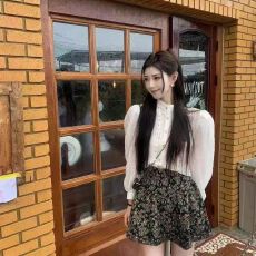 批发小香风气质<b class='q'>名媛</b>高级感蕾丝镂空长袖防晒衬衫+高腰碎花短裙两件套