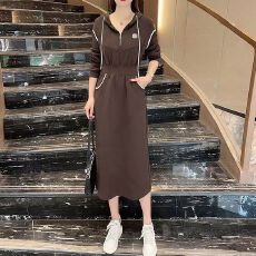 批发小个子连衣裙女2026春季新款时尚连帽抽绳A字裙收腰显瘦中长裙子