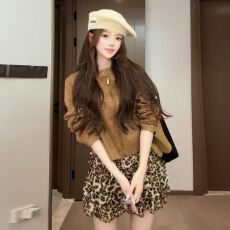 批发高级感美拉德小个子套装女仿鹿皮外套搭配豹纹短裙显瘦时尚<b class='q'>两件套</b>