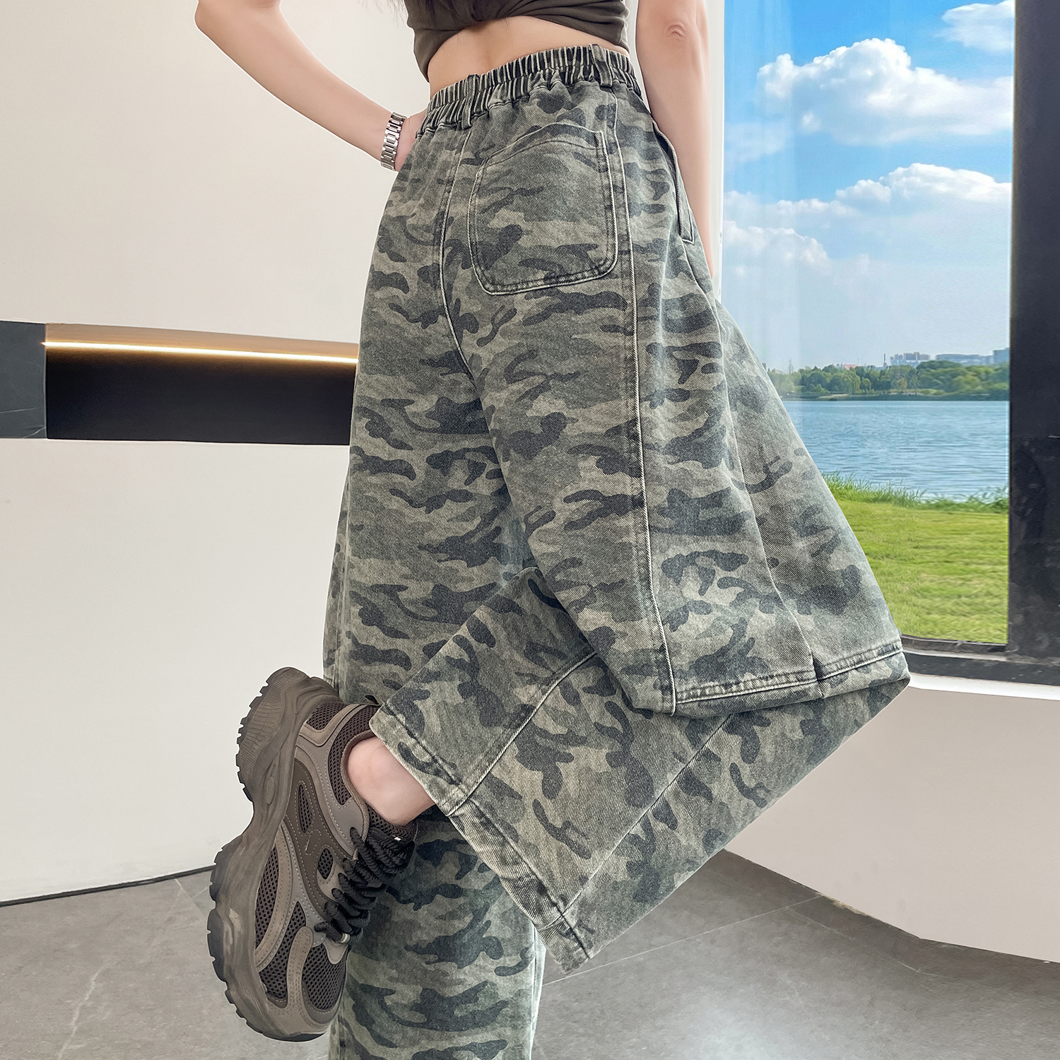 실사 레트로 카모플라주 모통이 칼 9 포인트 넓은 다리 청바지 2026 여름 디자인 센스 루즈핏 다용도 캐주얼 바지