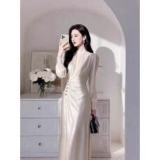 批发<b class='q'>清仓</b>捡漏~专柜外贸女装今年流行贵气千金感米白色缎面收腰<b class='q'>连衣裙</b>