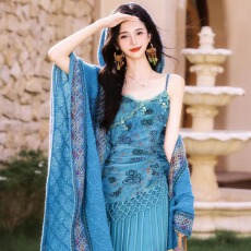 批发度假风浪漫设计款吊带连衣裙搭配连帽披肩两件套<b class='q'>套装</b>裙