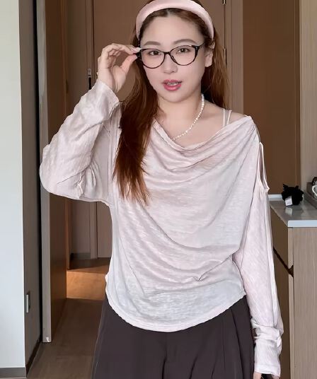 빅 사이즈 디자인 센스 흔들다 칼라 오프숄더 긴팔 티셔츠 여성 이른 가을 새로운 지방 mm 허리 수축 슬림해 보이는 한 부서 chic 맨위