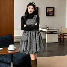 批发毛呢背心<b class='q'>连衣裙</b>秋冬季韩系少女感碎花宽松花苞裙内搭打底衫<b class='q'>两件套</b>