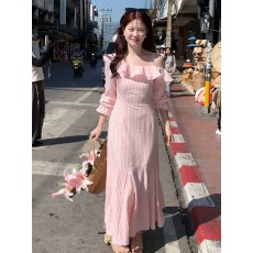 批发温柔风气质粉色条纹露肩<b class='q'>连衣裙</b>2026春夏新款度假风收腰长裙子女装