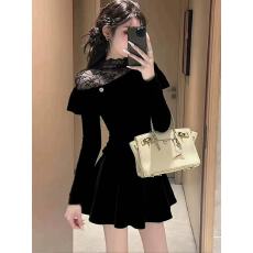 批发黑色蕾丝拼接<b class='q'>丝绒</b>裙子女早春2026新款超火穿搭一整<b class='q'>套装</b>配胸针