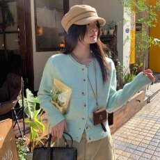 批发水绿色短款针织开衫女春季新款韩系穿搭软糯巨好看毛衣外套