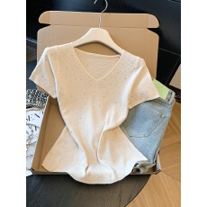 批发新款韩系V领烫钻设计感针织衫女2026夏新<b class='q'>气质</b>修身打底上衣