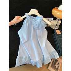 批发实拍韩系高级感系带无袖上衣女夏季新款工艺蕾丝拼接洋气镂空<b class='q'>衬衫</b>