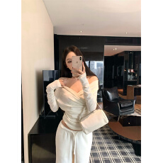 批发实拍实价 设计感气质辣妹V领<b class='q'>T</b><b class='q'>恤</b>上衣裤子卫衣<b class='q'>外套</b>套装