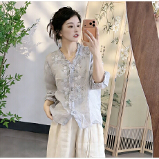 批发2026春夏新款的新中式苎麻刺绣<b class='q'>衬衫</b>透气微透木耳边文艺风松弛感