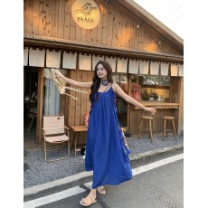 批发实拍 蓝色韩系显白吊带连衣<b class='q'>裙子</b>女夏季海边度假风收腰绝美<b class='q'>长</b><b class='q'>裙</b>