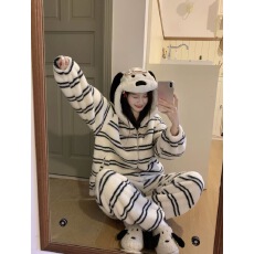 批发实拍 可爱小狗连帽<b class='q'>珊瑚</b><b class='q'>绒</b><b class='q'>睡衣</b>秋冬款女加<b class='q'>绒</b>加厚保暖家居条纹套装