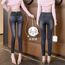 批发实拍 韩国设计师品牌GUSE丰胯猫须水洗磨白显瘦百搭<b class='q'>小脚裤</b><b class='q'>牛仔裤</b>