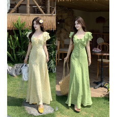 批发实拍 2026大码夏季新款法式优雅度假<b class='q'>连衣裙</b>V领碎花纯欲高腰裙