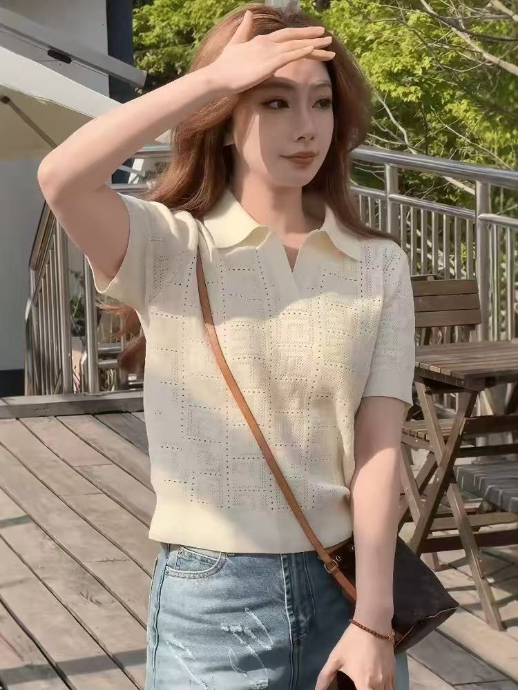 홀로우 아웃 얇은 스타일 POLO 칼라 니트 스웨터 니트 반팔 여성 의류 2026 새로운 여름 몸매 가꾸기 폴로 칼라 쇼트 스타일 맨위