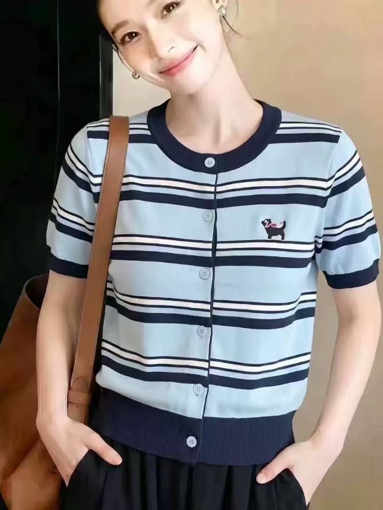 오스트리아 테라스 인출 정리 누락 된 라운드 넥 배색 스트라이프 자수 주간 실크 니트 오픈 가디건 여성 여름 반팔 맨위