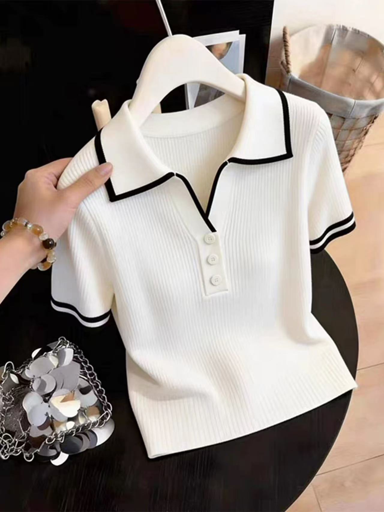 작은 샤넬 스타일 화이트 POLO 칼라 얼음 실크 반팔 티셔츠 여성 여름 2026 새로운 슬림해 보이는 품격 니트 맨위