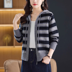 批发女士条纹连帽卫衣短<b class='q'>外套</b>春秋季2026新款爆款中年<b class='q'>妈妈</b>针织开衫上衣