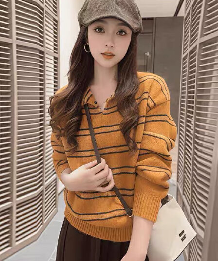 부드러운 찹쌀 느긋한 바람 스트라이프 반 개방 칼라 스웨터 여자 가을 겨울 새로운 루즈핏 슬림해 보이는 다용도 풀오버 니트 스웨터 맨위