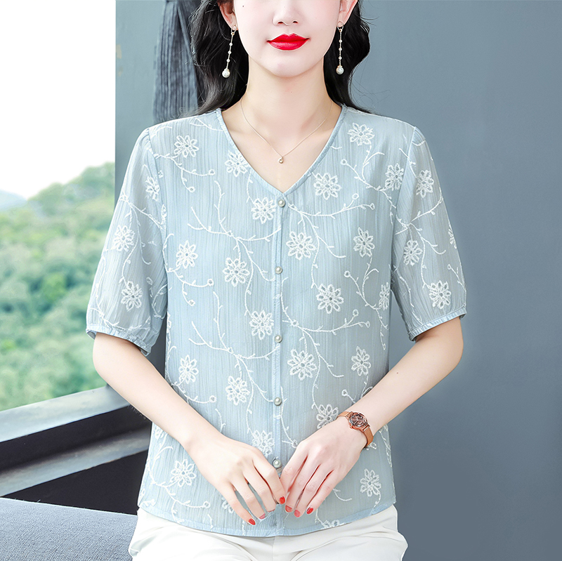중노년 여성 여름 얇은 스타일 V넥 반팔 쉬폰 블라우스 자수 레이스 맨위 루즈핏 빅 사이즈 슬림해 보이는 디자인