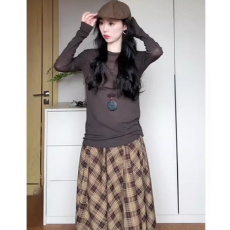 批发韩系时尚气质高级感长袖<b class='q'>T</b>恤女早秋新款修身显瘦圆领打底<b class='q'>衫</b>上衣潮