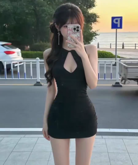 섹시함 핫걸 바람 행침 목 홀로우 아웃 여성 드레스 봄 새로운 검정색 몸매 가꾸기 슬림해 보이는 타이트 스커트 품격 짧은 치마