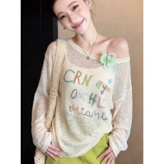 批发杏色斜肩<b class='q'>一字领</b>长袖t恤女外搭慵懒风宽松防晒罩衫<b class='q'>上衣</b>