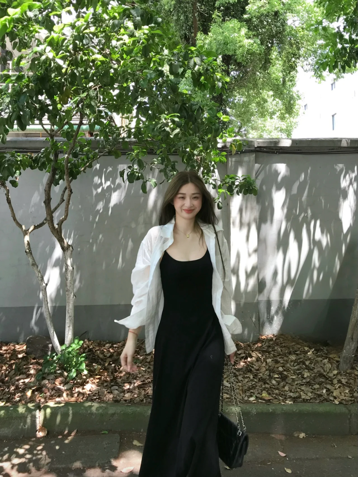 여름 켜기 새로운 프랑스식 고급 센스 검정색 슬립 점프 슈트 치마 새로운 여성 의류 자외선 차단 셔츠 투피스 슈트