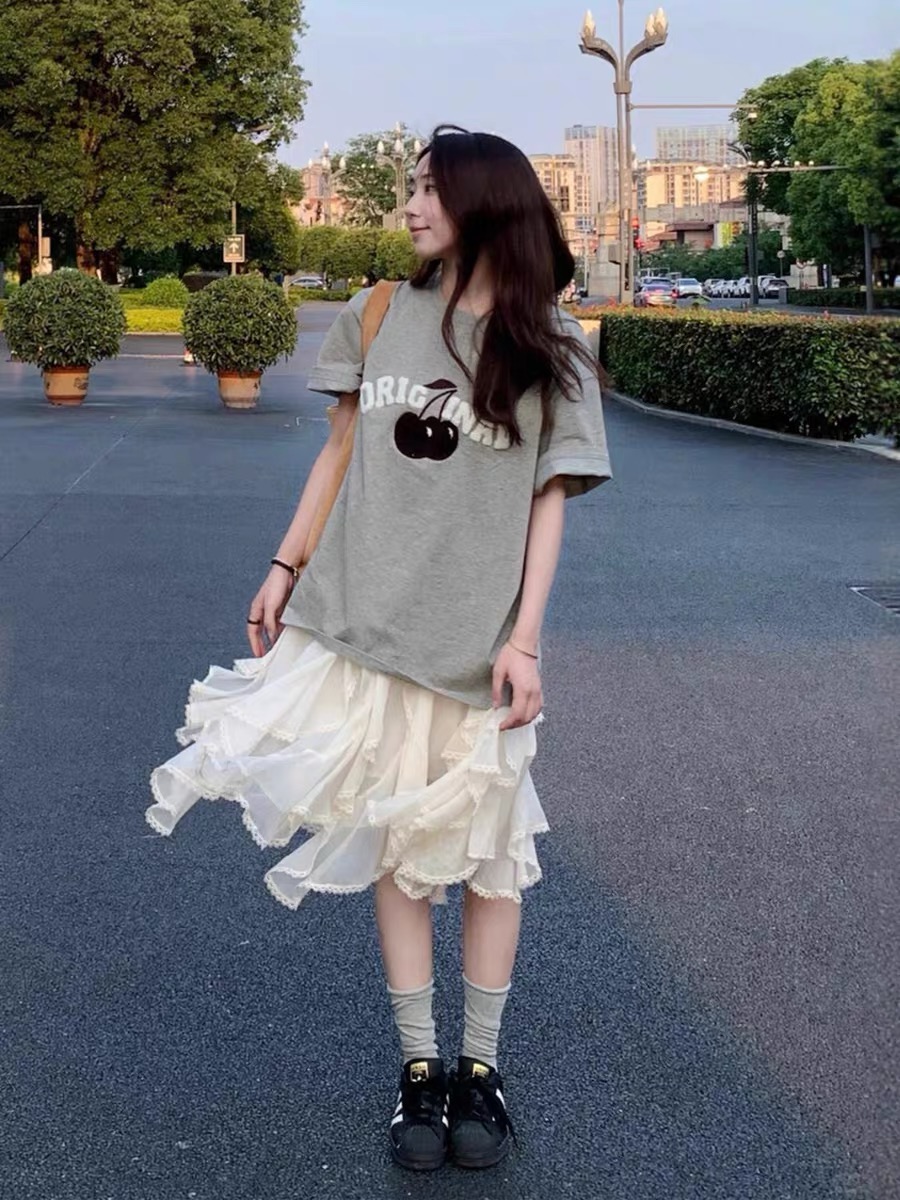 여름 켜기 새로운 한 부서 느긋한 바람 회색 반팔 티셔츠 코디 불규칙 반신 스커트 슬림해 보이는 투피스 세트