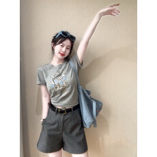 批发休闲风印花<b class='q'>T</b><b class='q'>恤</b>女夏宽松设计感短<b class='q'>裤</b>两件套<b class='q'>装</b>