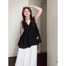 批发韩系黑色V领<b class='q'>吊带</b><b class='q'>背心</b>女夏季宽松绑带<b class='q'>无袖</b>衬衫百褶娃娃衫别致上衣
