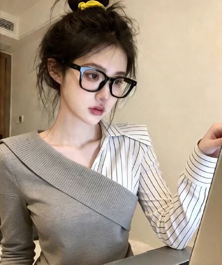 회색 페이크 레이어드 십자가 V넥 여성 셔츠 인사이드 가져 가라. 스택 착용 봄 2026 새로운 프랑스식 사소한 외국 가스 맨위