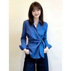 批发宝蓝色翻领扭结收腰长袖<b class='q'>衬衫</b>女款2026新款春装独特超好看通勤上衣