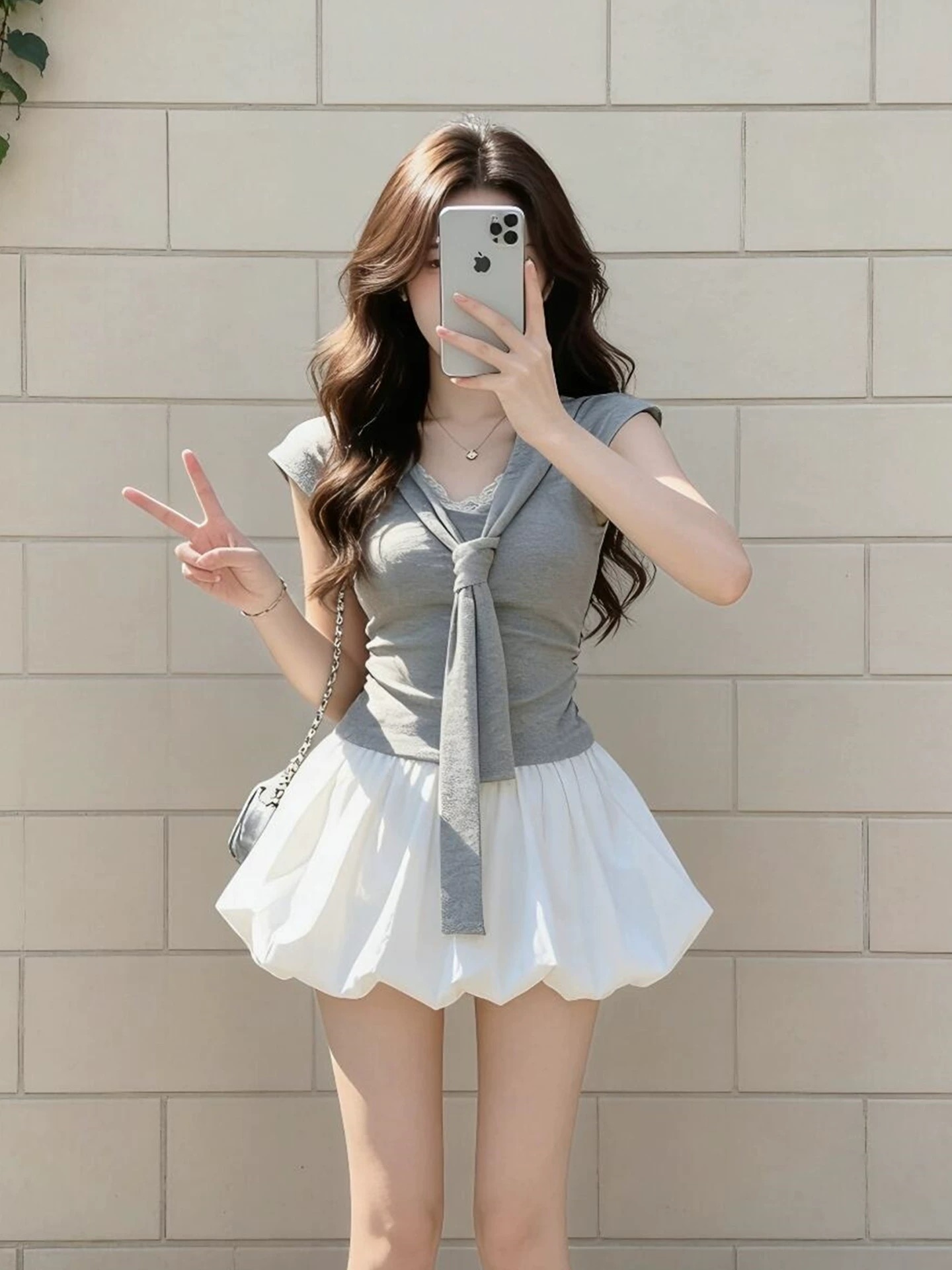 회색 Feifei 소매 숄 칼라 레이스 측면 펌프 Pleat 티셔츠 여성 2026 여름 한 부서 달콤함 소녀 꼬집기 허리 위로 의류